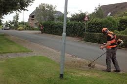 ONKRUID BESTRIJDING OP VERHARDING IN OPENBARE RUIMTEN.